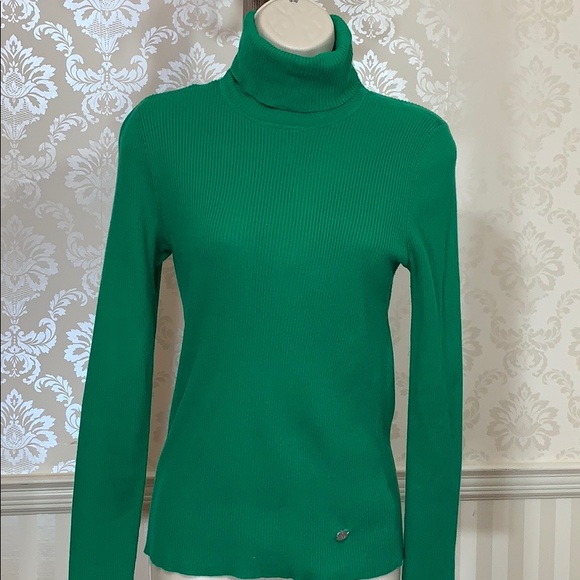 kelly green turtleneck sweater